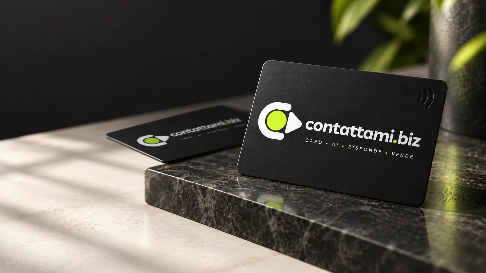 Card NFC Contattami.biz nere con logo bianco e verde